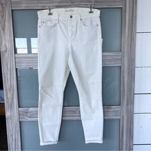 Gap stretch white